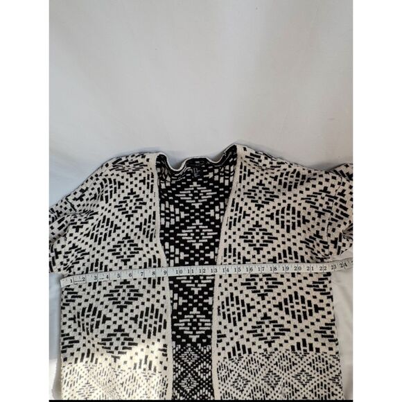 H&M Poncho Cream Black Aztec Open Front Cardigan Size XS One Size Cowgirl Shawl - Picture 9 of 10